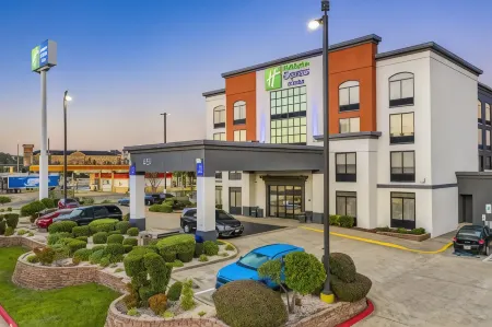 Holiday Inn Express & Suites Longview North Отели в г. Лонгвью