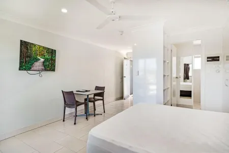 Superior Studio 17 Endeavour Inn Отели в г. Эму Парк