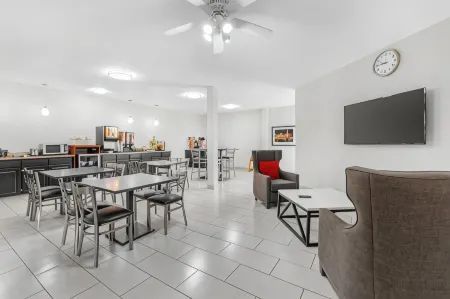 MainStay Suites Madison Airport Отели в г. Сан Прейри