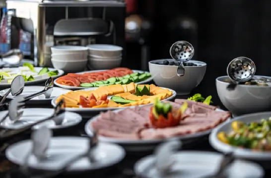 Y Platinum Hotel Отели рядом с Аэропорт Медина