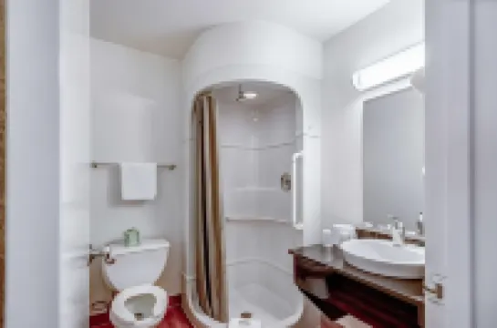 Super 8 by Wyndham Tracy