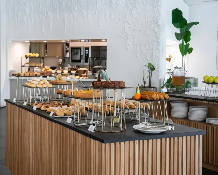 Plaza Hotel Отели рядом с достопримечательностью «Metropole Minigolf»