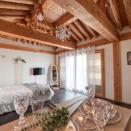 Gyeongju the Nine Hanok Stay Отели рядом с достопримечательностью «Станция Singyeongju»