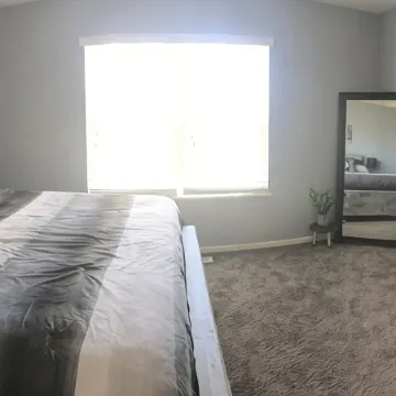 Beautiful retreat for multi-family fun - 1 mile from Lost Island Amusement Park!