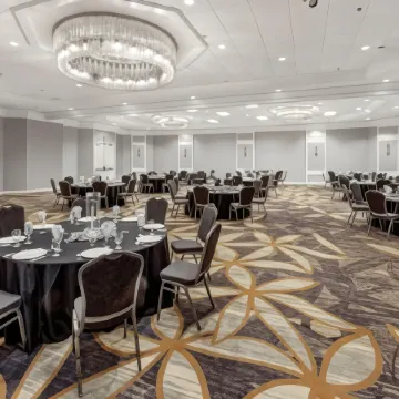 DoubleTree by Hilton Hotel Wichita Airport Отели в г. Уичито