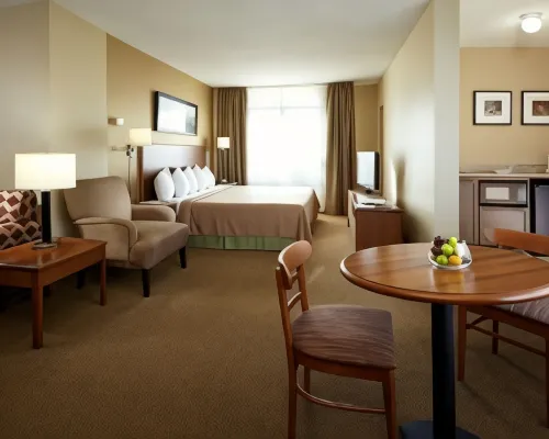 Quality Inn & Suites PE Trudeau Airport Hotels in Dorval
