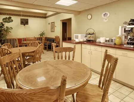 Super 8 by Wyndham Newcomerstown