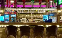 Horison Ultima Makassar - bar
