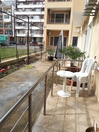 Studio flowers 2 + 2 Отели в г. Поморие