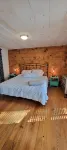 Charming 4-bedroom house in Oakland WiFi, Foosball table, game console, hot tub
