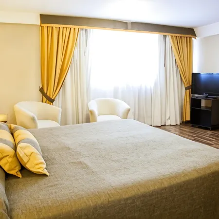 Tritone Hotel Отели рядом с достопримечательностью «Спортивный клуб «Сентро-Наваль»»