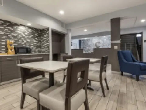 Comfort Inn & Suites Liverpool - Syracuse Hotels in Clay