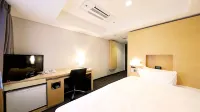 โรงแรมสมายล์ โอซาก้า โยตสึบาชิ