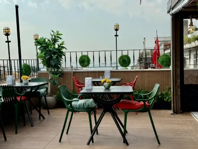 Istanbul Holiday Hotel โรงแรมใกล้บาซิลิกาซิสเทิร์น