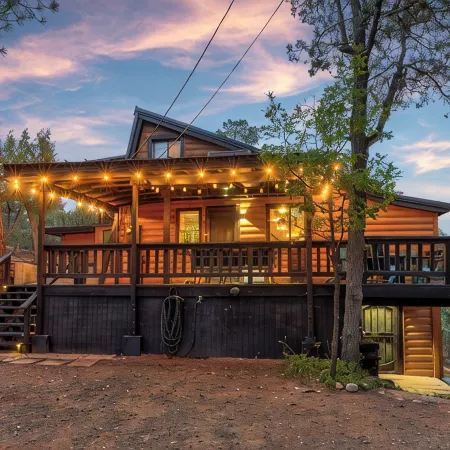 NEW!! Modern, updated 2-bedroom cabin with WiFi, games and views in quaint Pine Отели в г. Пайн