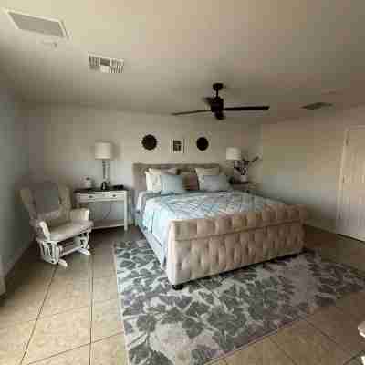 4-bedroom house in welcoming Goodyear,AZ with WiFi, AC. Enjoy your stay Rooms