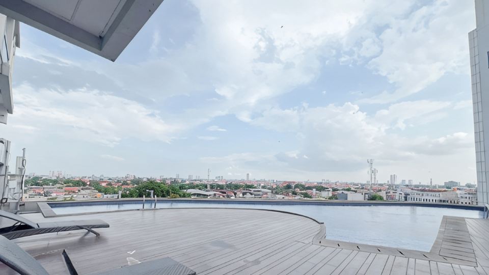 2BR near Marvell City Mall at Linden Apartment By Travelio