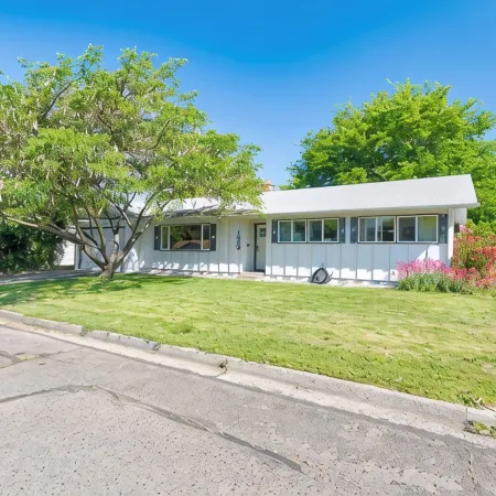Mid Century Modern-5 min from I-5
