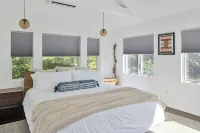 Charming Home with Fireplace and Indoor Pool in Sharon, CT - Wifi