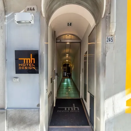MH Design Hotel Отели рядом с достопримечательностью «Площадь Пьяцца-дель-Плебишито»