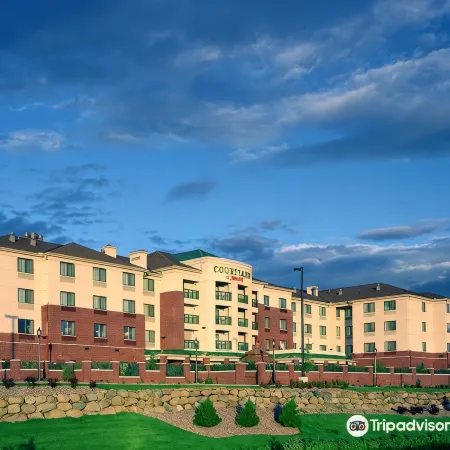 Courtyard Madison East