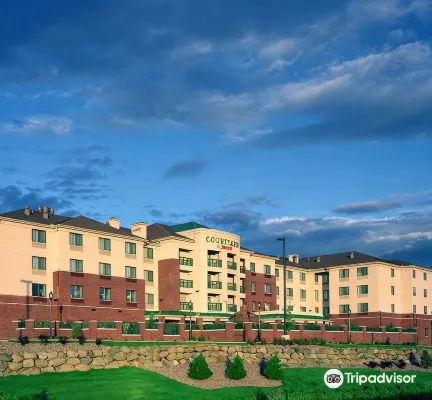 Courtyard Madison East