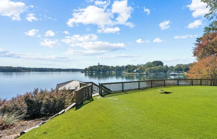 Sleeps 12, 16ft Water, Game Room, Hot Tub + MORE!
