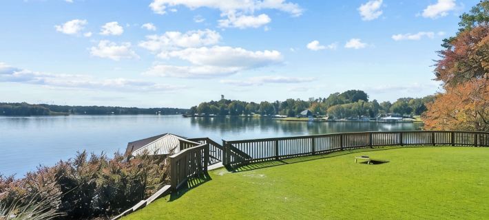 Sleeps 12, 16ft Water, Game Room, Hot Tub + MORE! Hotels in Putnam County