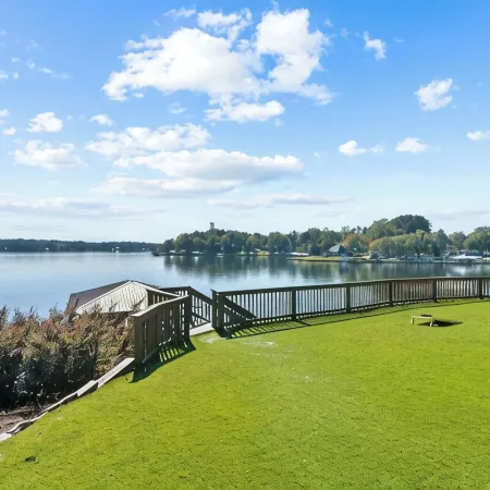 Sleeps 12, 16ft Water, Game Room, Hot Tub + MORE!