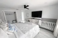 Paradise Palms Beach house with HEATED POOL🏖🌅🐬 - バスタブ
