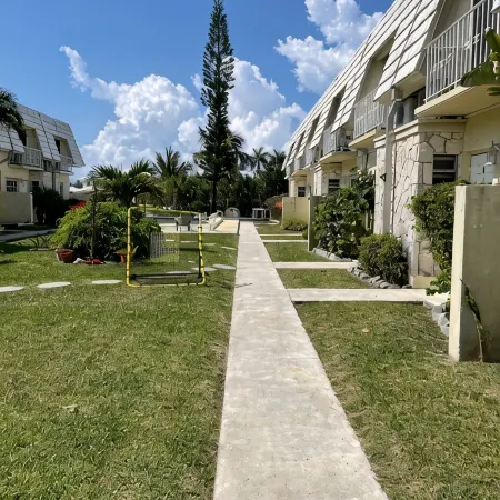Vacation Lovers Blue Water Paradise: 2-bedroom condo with AC, WiFi in Freeport