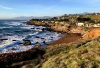 Cozy Cambria Cottage/Firepit/EVCharger/Beach Vibe/King Bed
