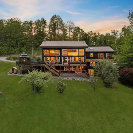 White Mtn Lux Retreat - Hot Tub, Sauna & Game Room