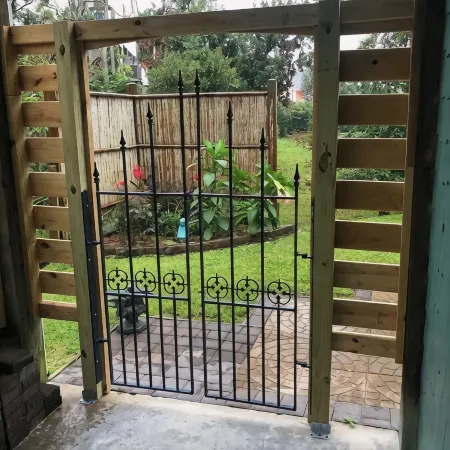Emerald Mermaid cozy studio apt private beach access including parking & shower