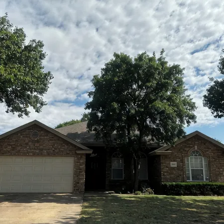 Charming 3-bedroom 3-bathroom house in lovely Lubbock with WiFi, AC