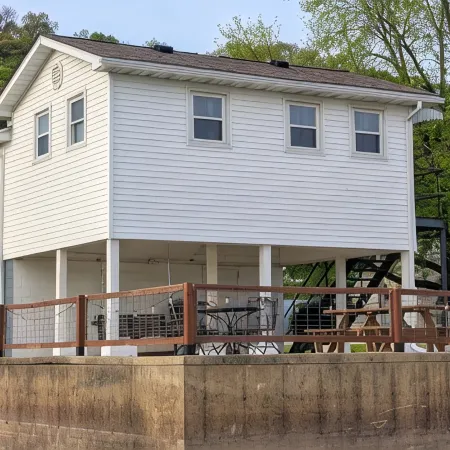 River Life Landing - Cozy, Relaxing home along Mississippi River - Grafton, IL