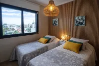 Penthouse w/ Private Hot Tub – Large Terrace – Walk to Beach - Homestays