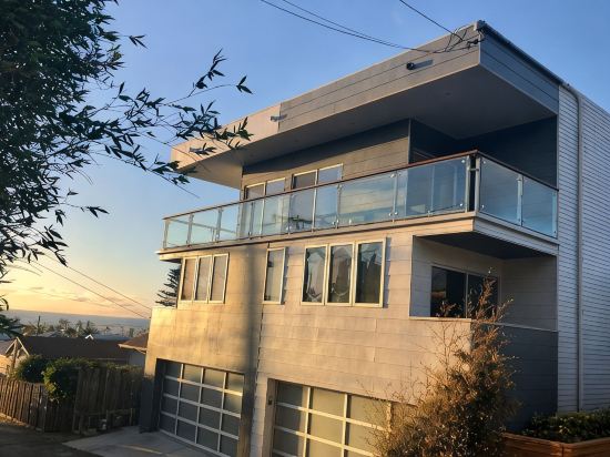 Panoramic Ocean Views – Mid-Century Modern Masterpiece – Short Walk to Beach