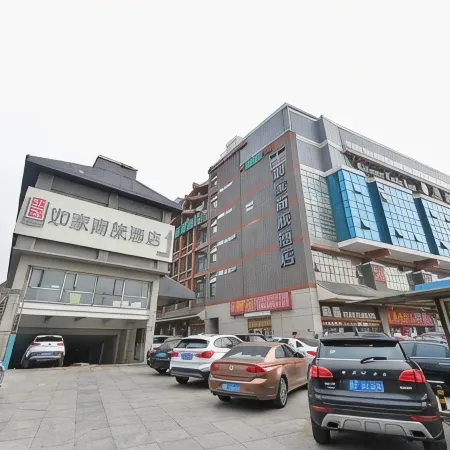 Home Inn (Tianjin Shizilin Bridge Ancient Culture Street) Отели рядом с достопримечательностью «Станция метро Gulou»