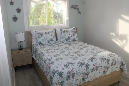 Spacious 3 bedroom home in Plantation key with 30 foot dock