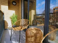 2BR Home in Cardiff Bay with Private Balcony! Hotels in Butetown