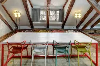 4 Arts Apartments by Adrez - balcony