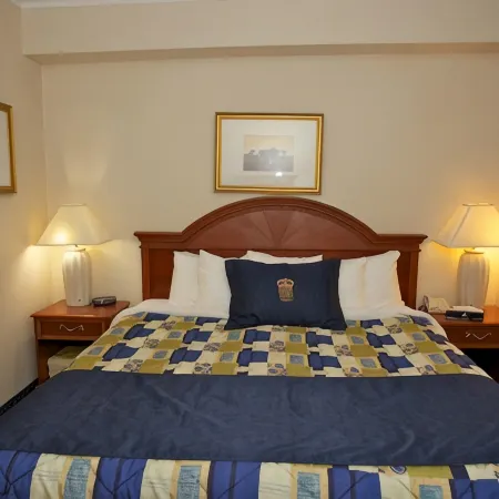 Monte Carlo Inn Toronto West Suites