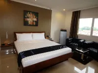 Queens Hotel Angeles City Hotels near Stotsenberg Park