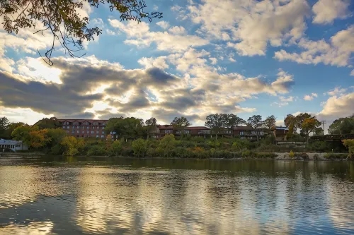 Riverview Inn & Suites, Ascend Hotel Collection