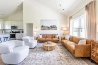 New Home in Tusculum - ALL King Beds! No Cleaning Fees! - Homestays
