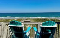 Oceanfront Penthouse for 2 Private Balcony Direct Beach Access - Homestays