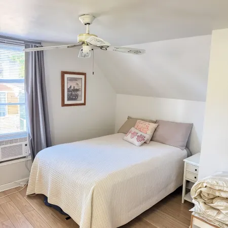 Beautiful Cozy Cottage in Assembly Park.