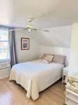 Beautiful Cozy Cottage in Assembly Park.