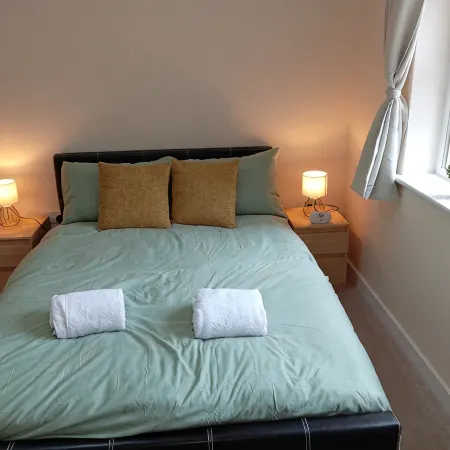 Cozy 2 Bedroom Flat, Woking | 30 min train London